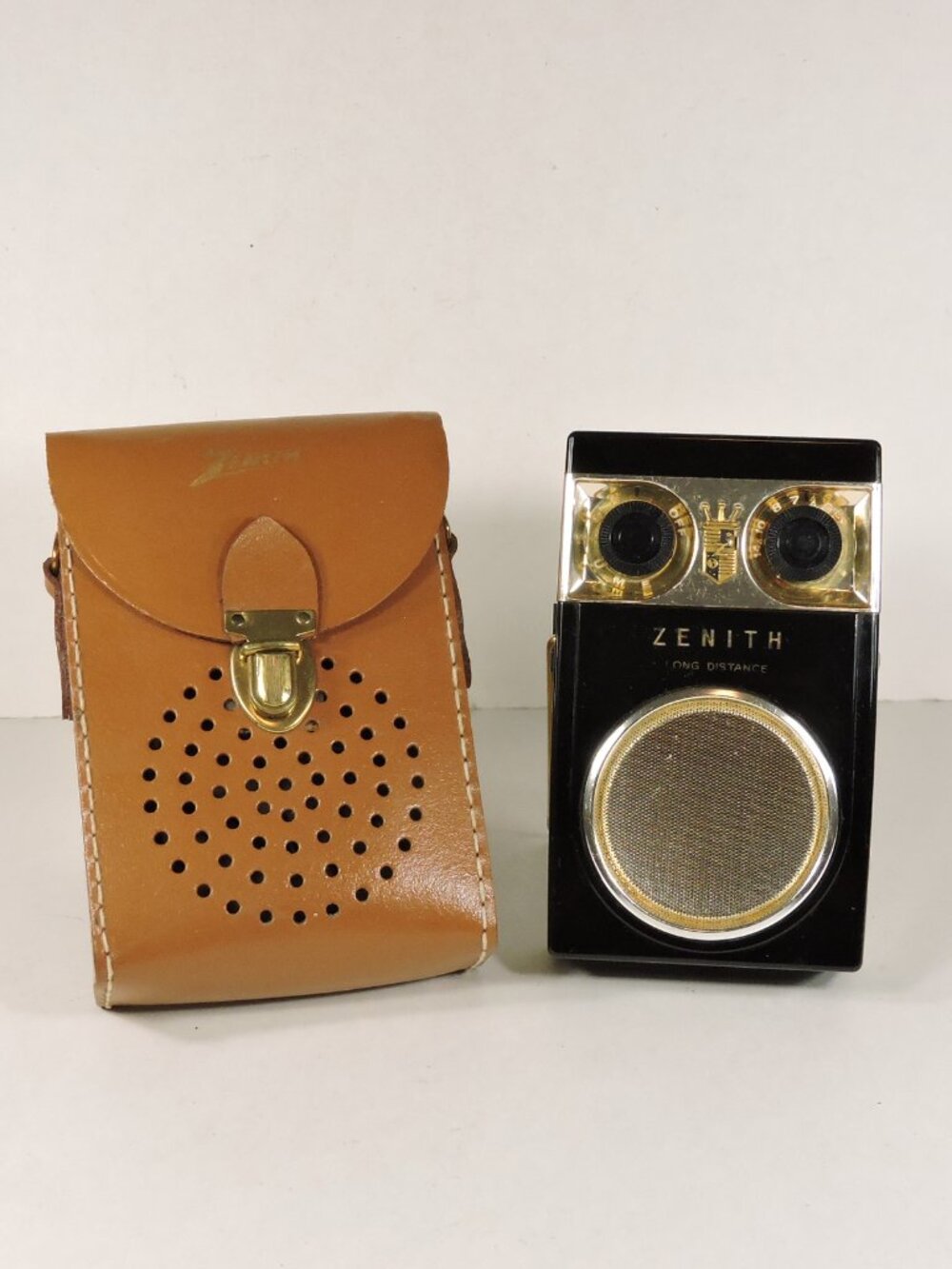 Vintage 1960's Zenith Royal 500D Transistor Radio With Case - Working
